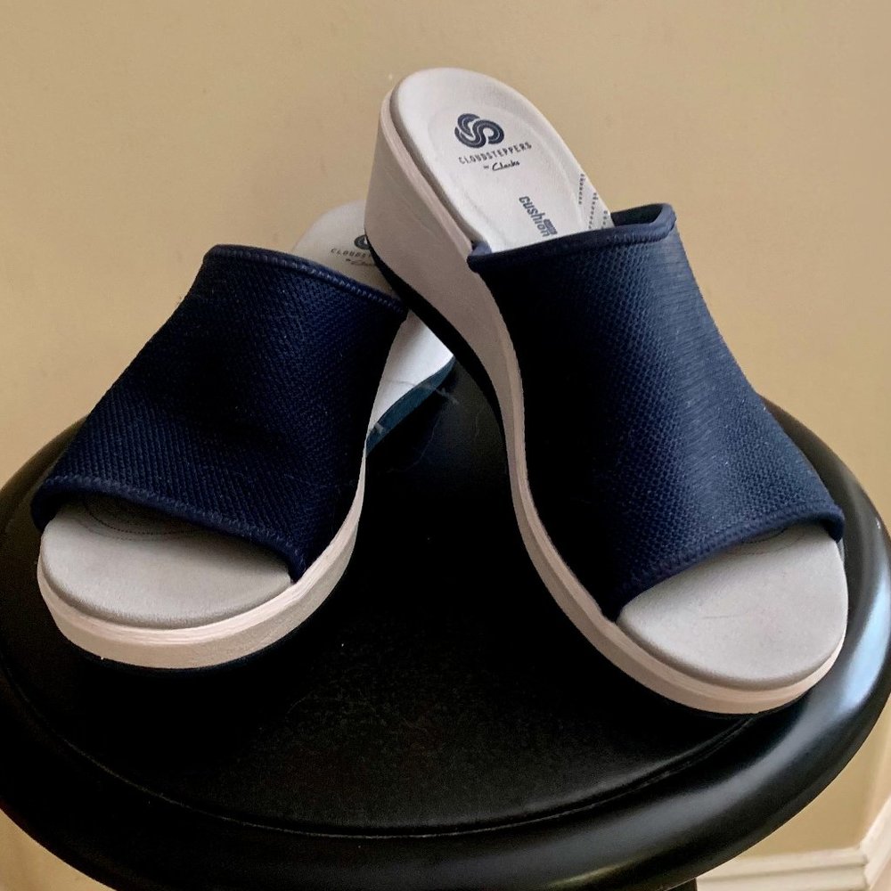 Clarks Cloudstepper Slipon Sandals